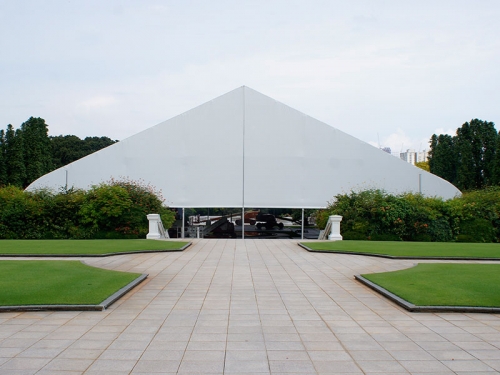 tenda de festa de recepção de casamento ao ar livre com tamanho diferente