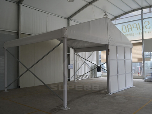 grandes tendas ao ar livre para eventos de casamento